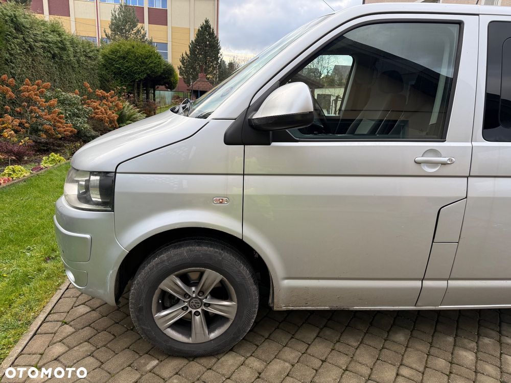 Volkswagen Caravelle - 13