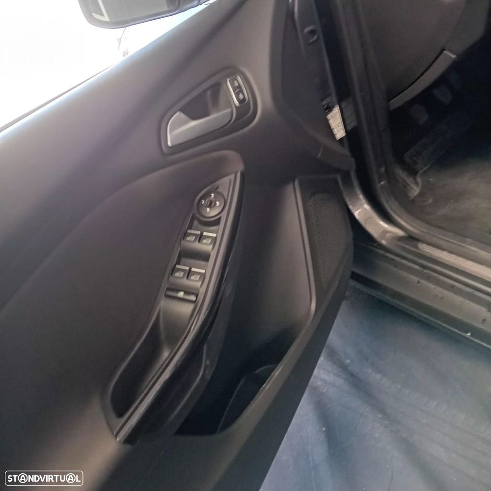 Ford Focus 1.5 TDCi ECOBlue Titanium - 41