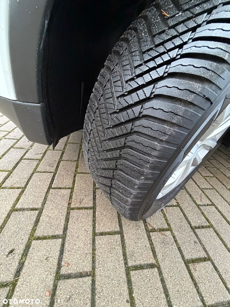 Ford Kuga 2.0 TDCi 2x4 Titanium - 14