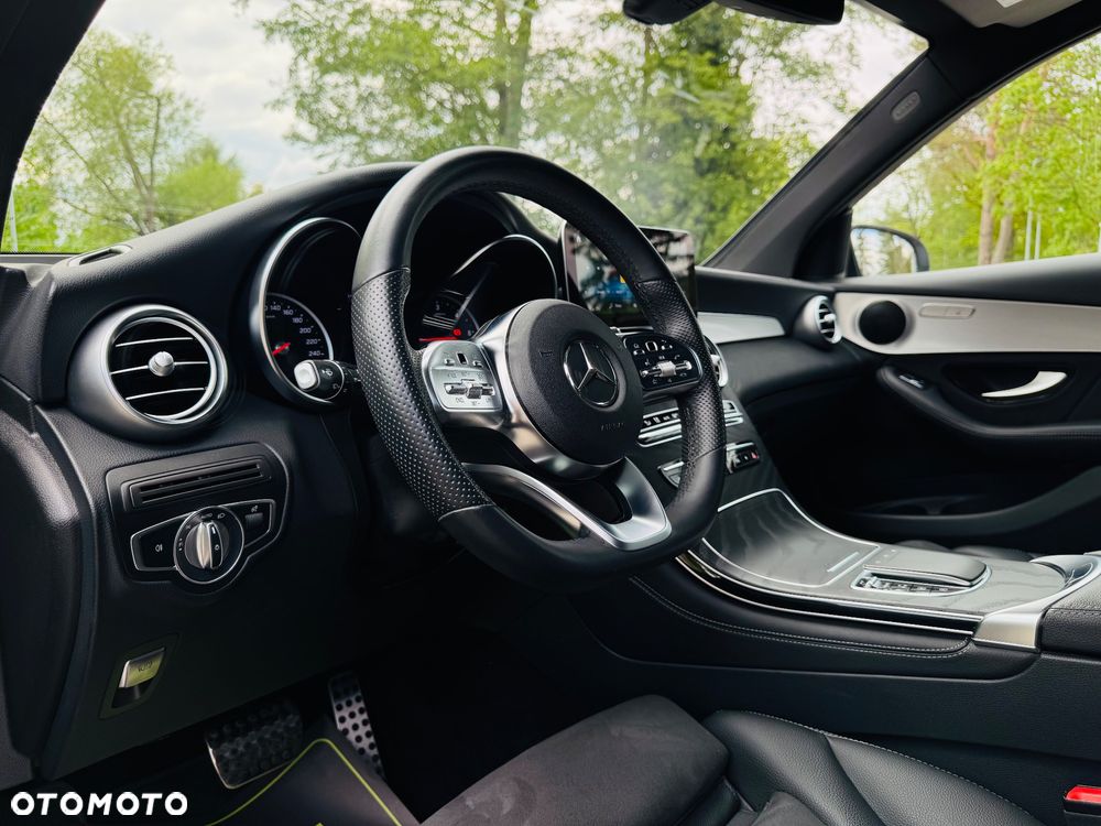 Mercedes-Benz GLC 220 d 4Matic 9G-TRONIC AMG Line Plus - 28
