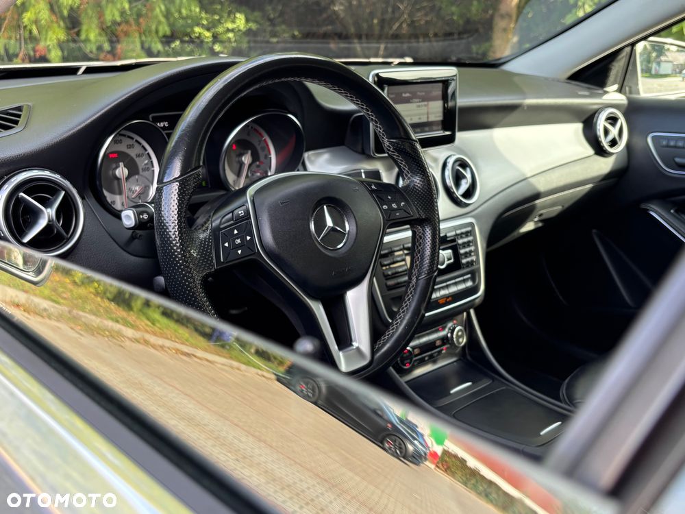 Mercedes-Benz GLA 250 7G-DCT - 16