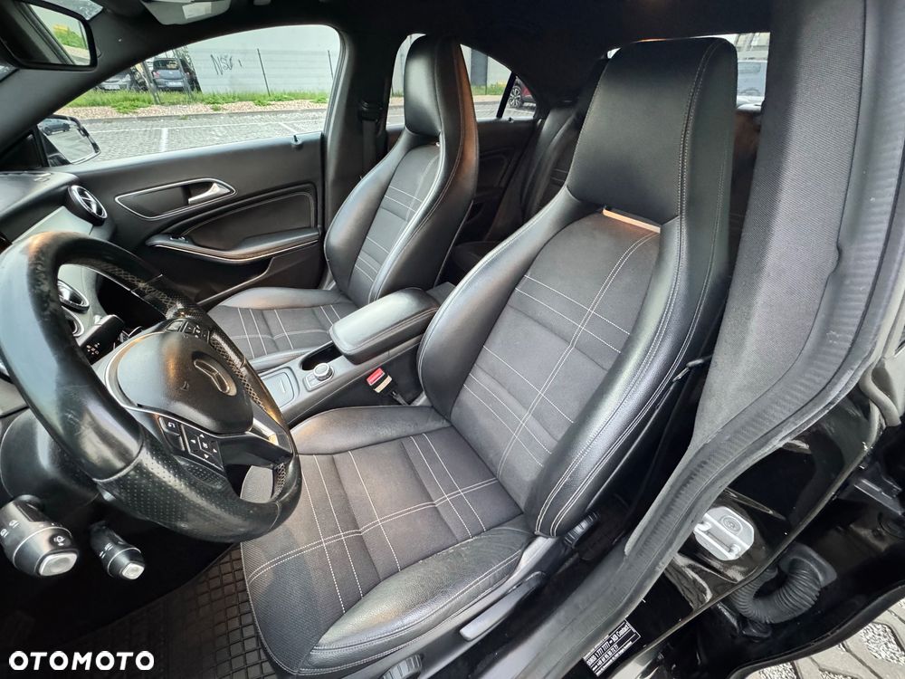 Mercedes-Benz CLA 180 7G-DCT - 34