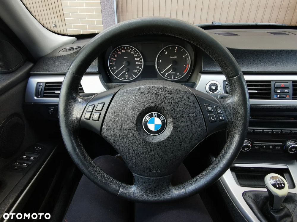 BMW Seria 3 318d - 9