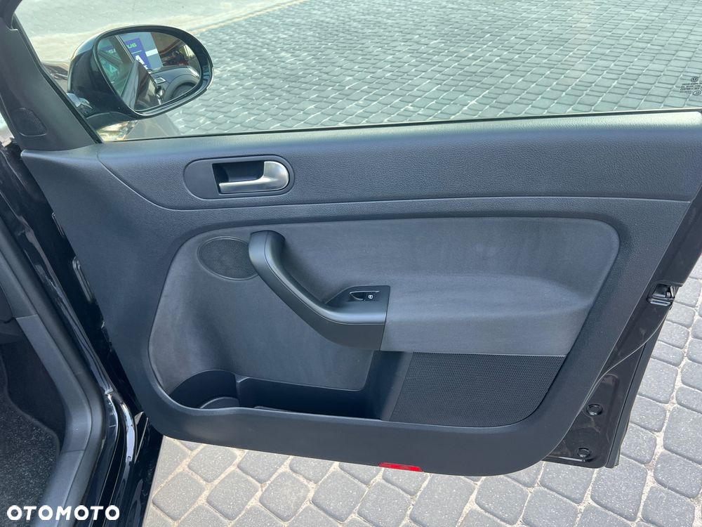 Volkswagen Golf Plus 1.6 TDI DPF Comfortline - 26