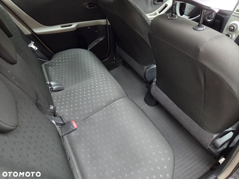 Toyota Yaris 1.3 Terra - 11