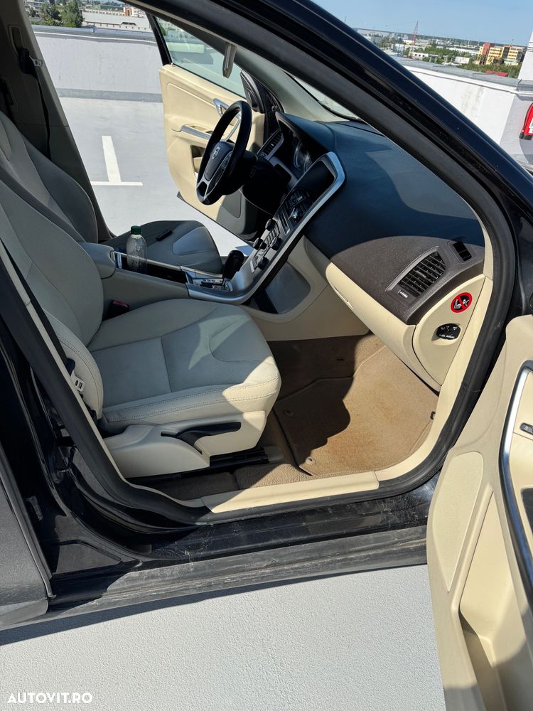Volvo XC 60 2.4D AWD Momentum - 8