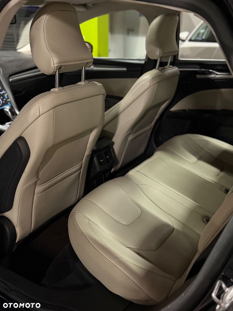 Ford Fusion - 18