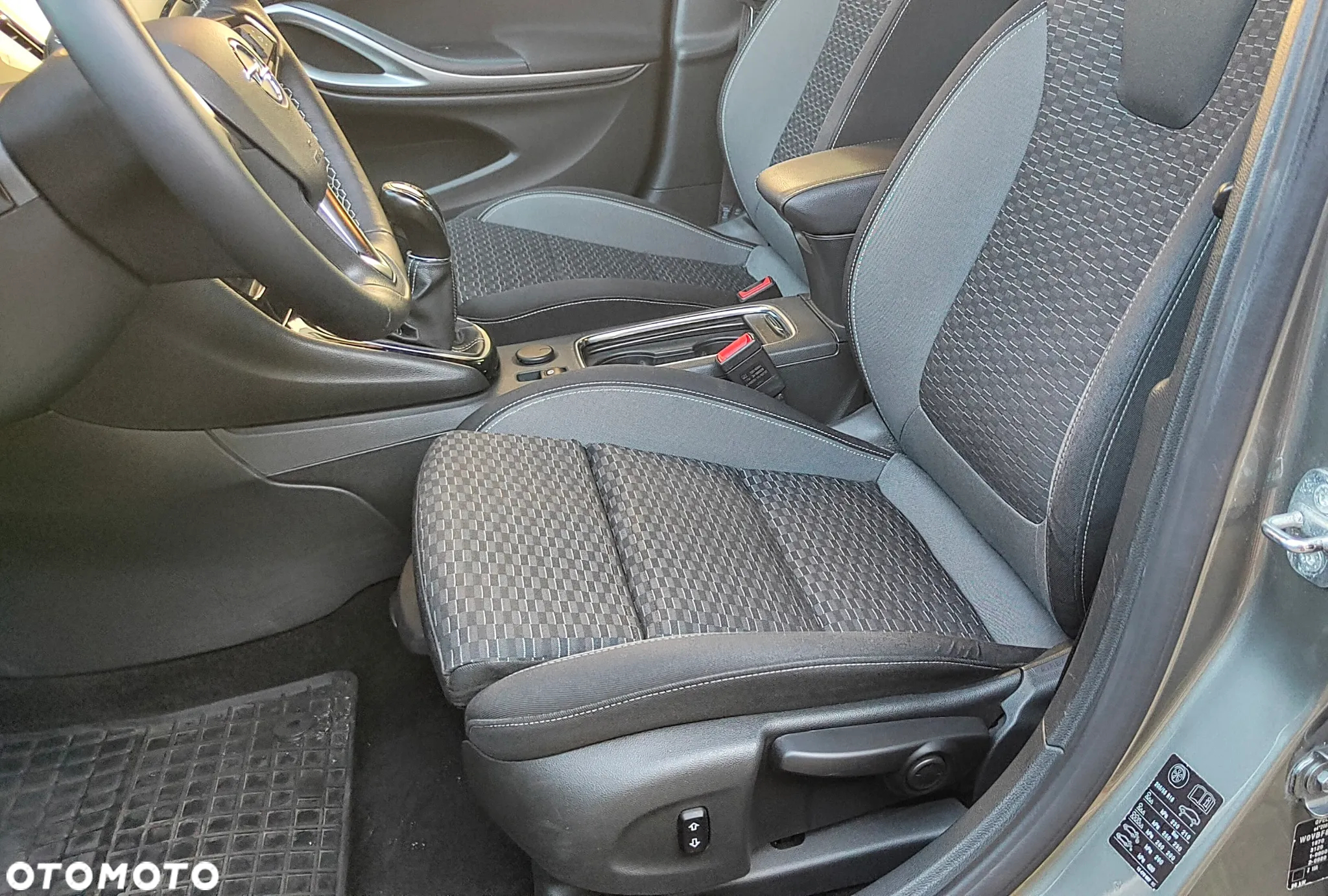 Opel Astra V 1.2 T GS Line S&S - 12