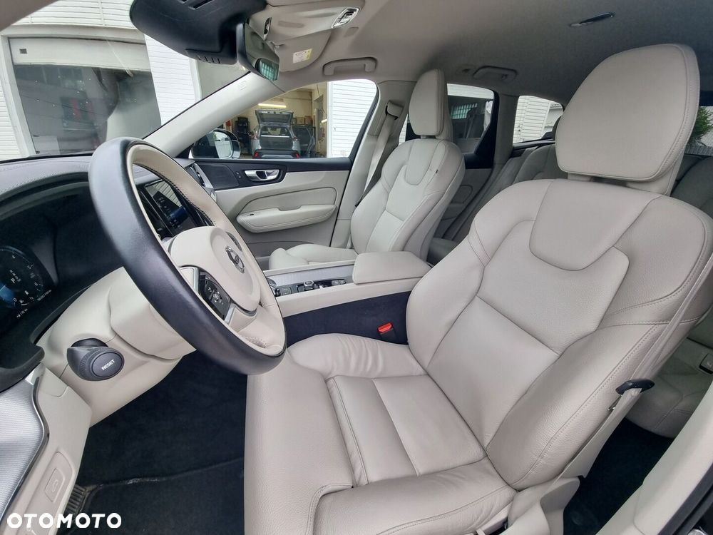 Volvo XC 60 B4 D Momentum - 14