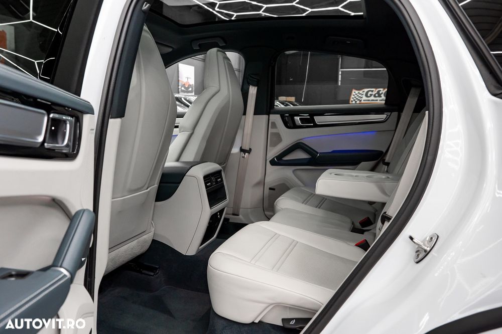 Porsche Cayenne Coupe Tiptronic S Platinum Edition - 16