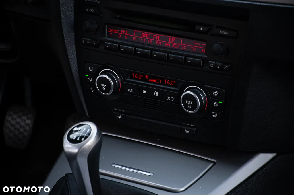 BMW Seria 3 318i Touring - 34