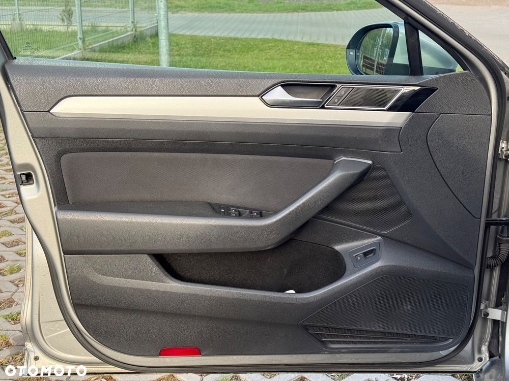 Volkswagen Passat - 14