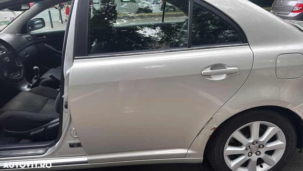 Toyota Avensis 1.8 Comfort - 13