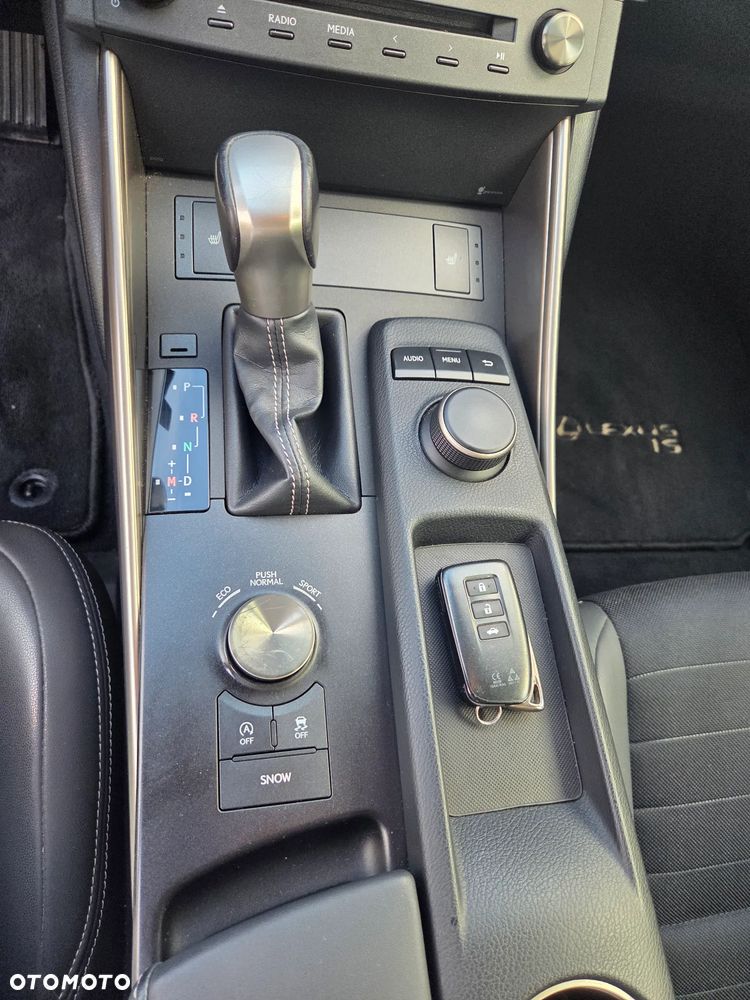 Lexus IS 200t Elegance - 19