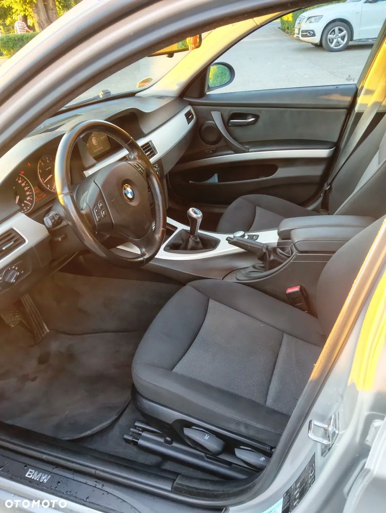 BMW Seria 3 320i - 10