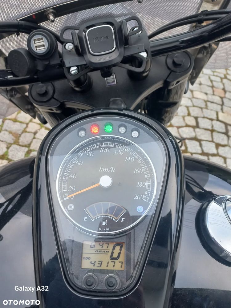 Suzuki Intruder - 8
