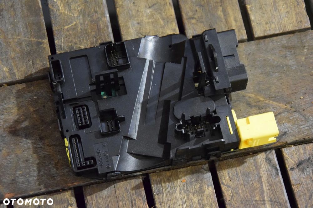 AUDI A3 8P Moduł pod kierownicą Czujnik kąta skrętu 8P0953549K - 2