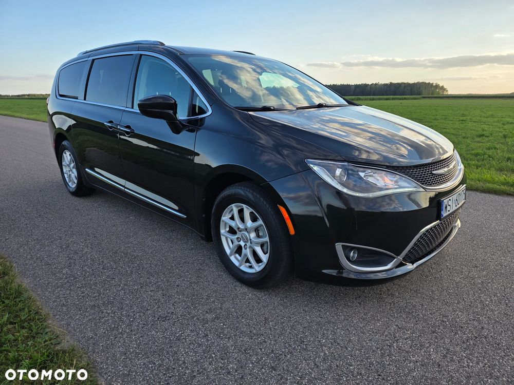 Chrysler Pacifica - 4