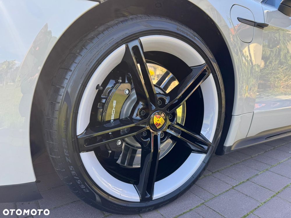 Porsche Taycan - 9