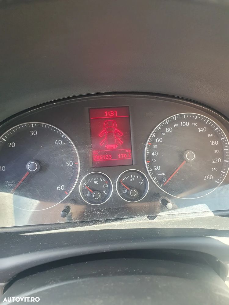 Volkswagen Touran - 36