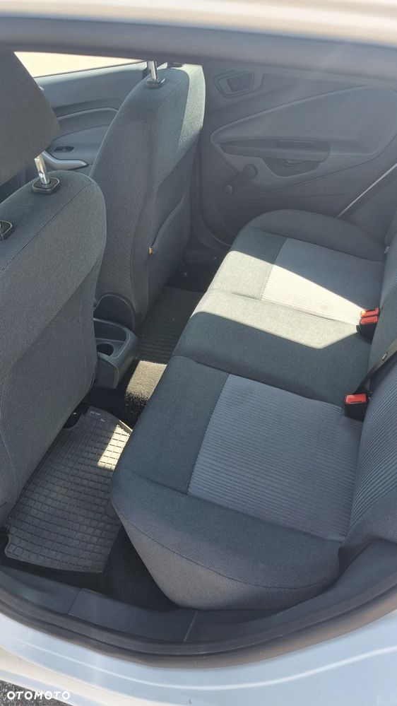 Ford Fiesta - 25