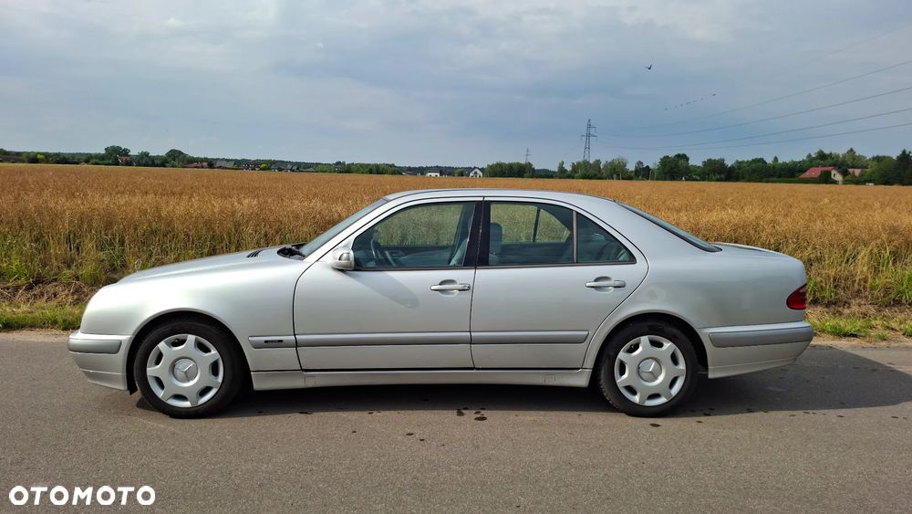 Mercedes-Benz Klasa E 220 CDI Classic - 17