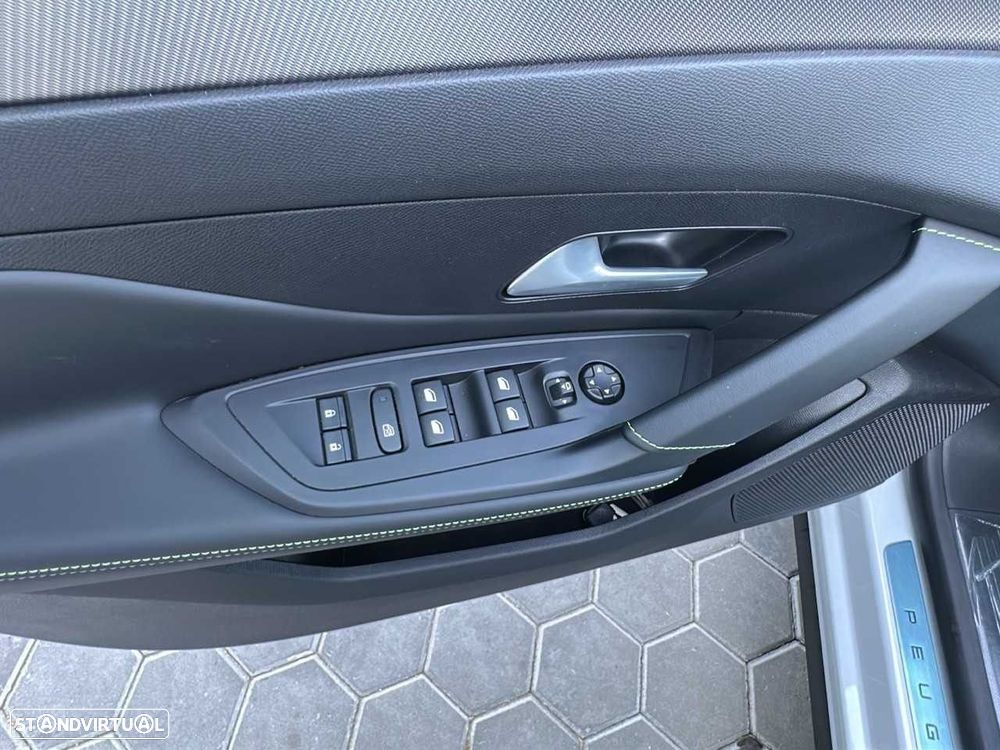 Peugeot e-408 58 kWh GT — fotografia 13