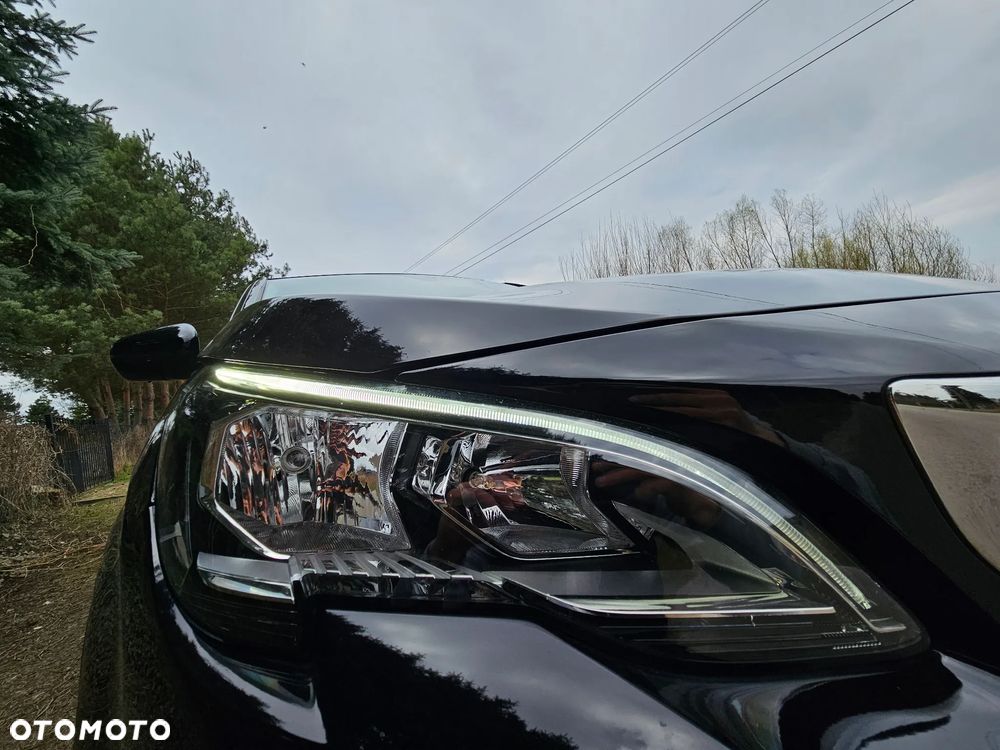 Peugeot 3008 PureTech 130 Stop & Start GPF Allure - 17