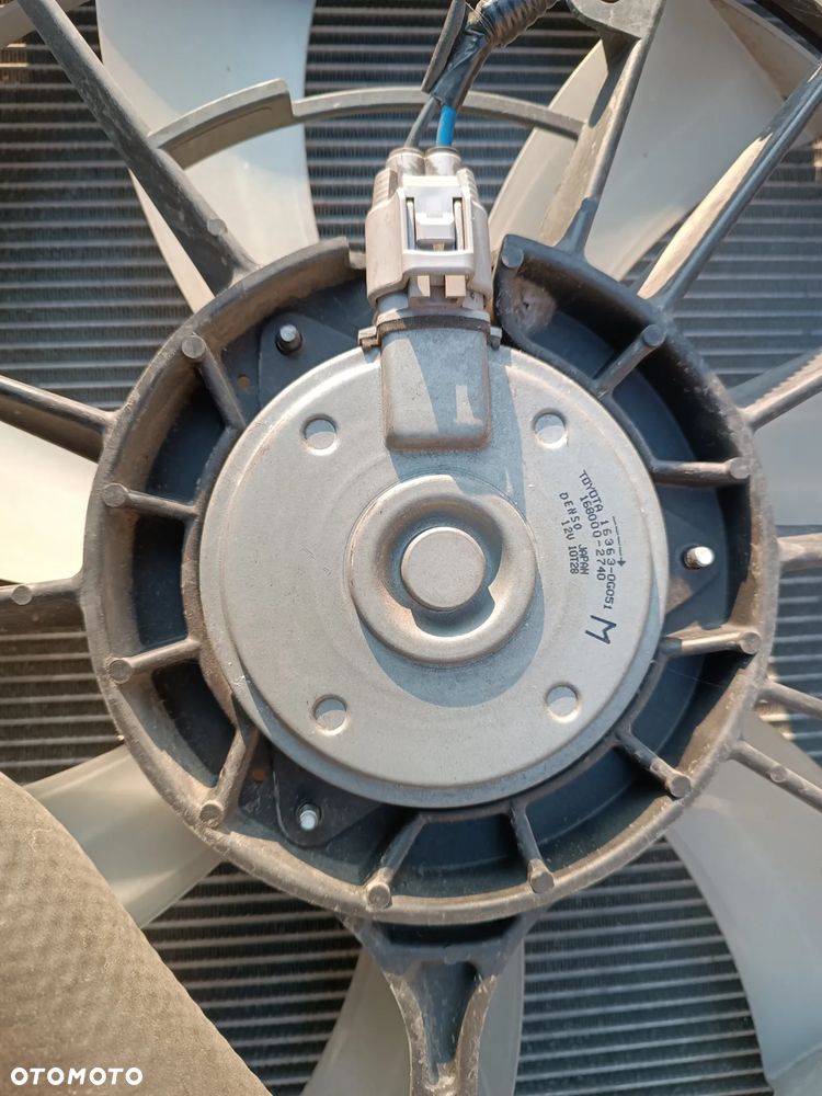 PAS PRZEDNI CHŁODNICE WENTYLATOR TOYOTA YARIS III 1.4 17R - 3