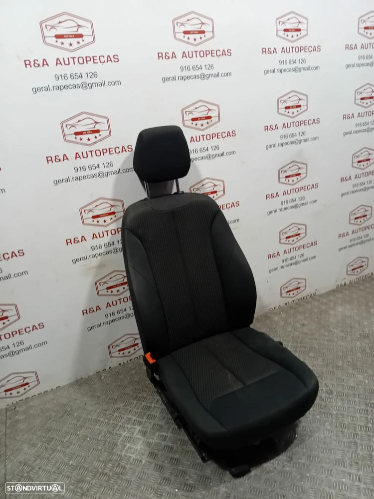 Conjunto de Bancos BMW Série 1 F20 em Tecido Original - 12