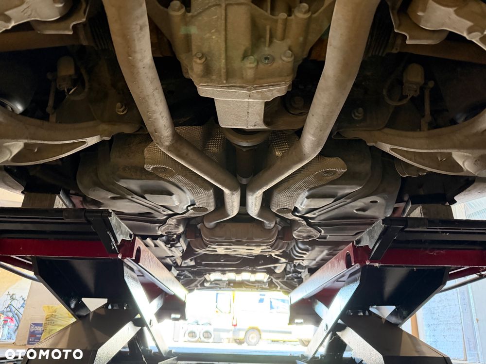 Jeep Grand Cherokee 5.7 V8 Overland Summit - 23