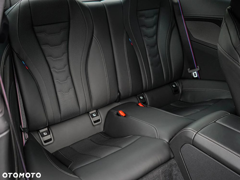 BMW Seria 8 - 34