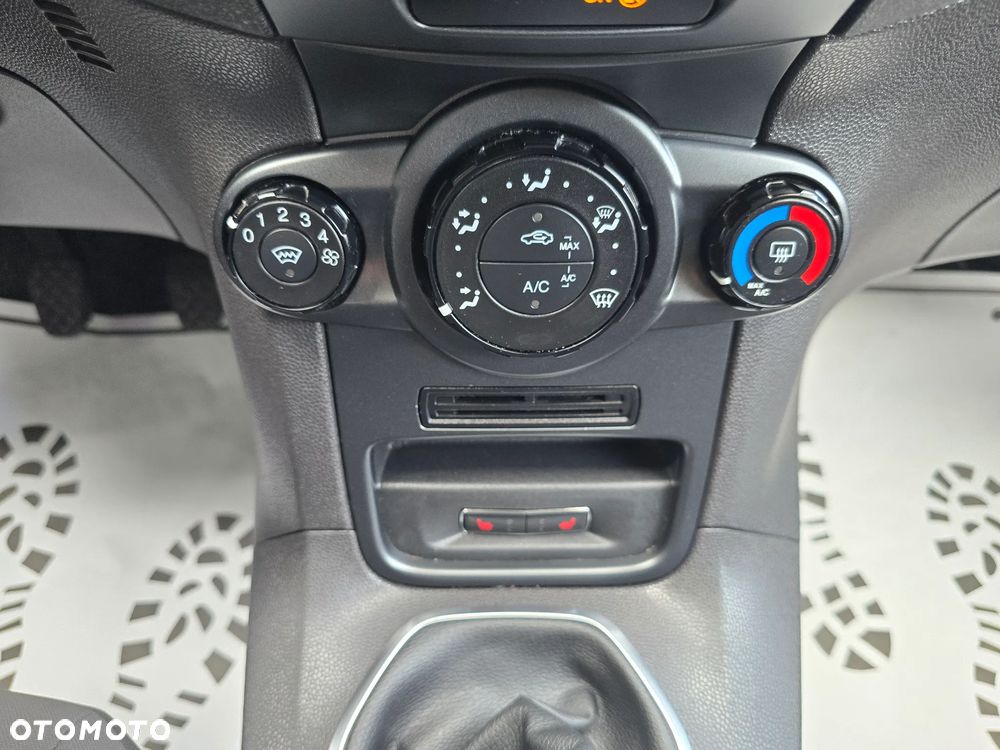 Ford Fiesta 1.25 Champions Edition - 27