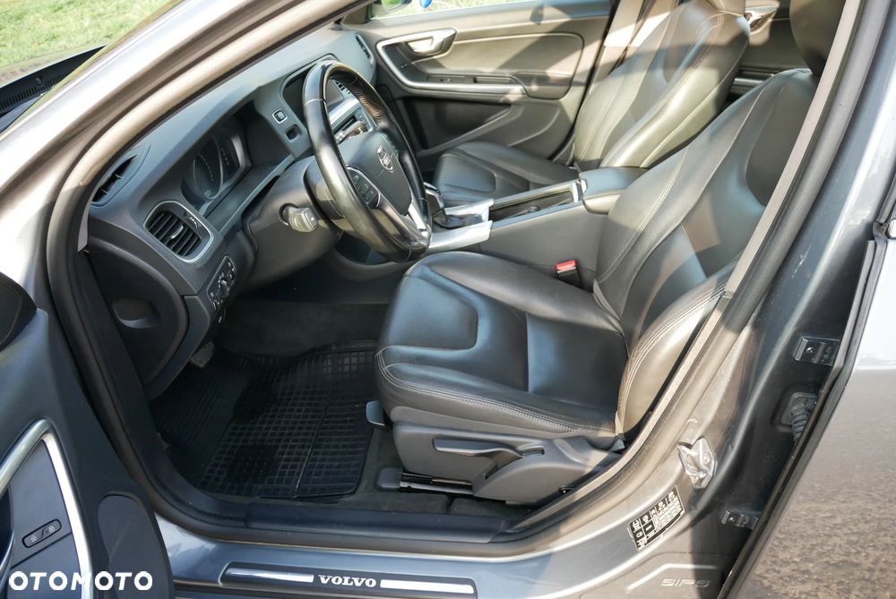 Volvo V60 D4 Geartronic Momentum - 9