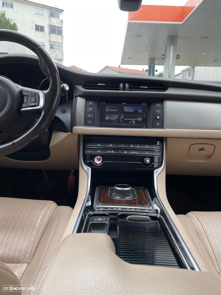 Jaguar XF 2.0 D Portfolio Aut. - 12