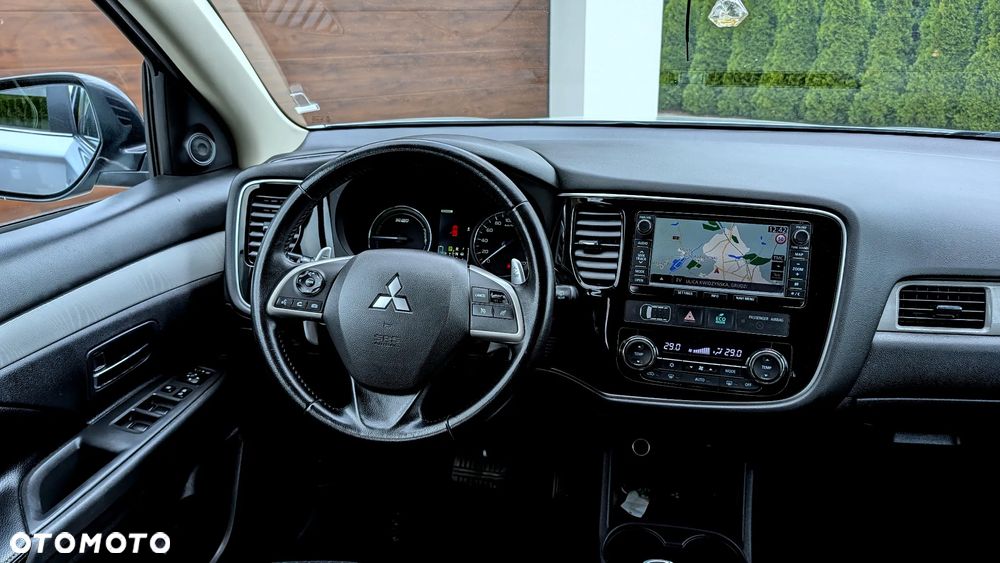 Mitsubishi Outlander Instyle NAVI + - 8