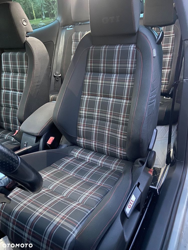 Volkswagen Golf - 13