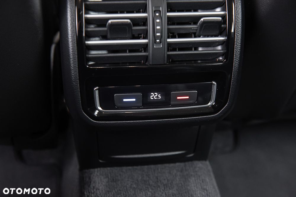 Volkswagen Passat 2.0 TDI SCR 4Motion DSG Highline - 27