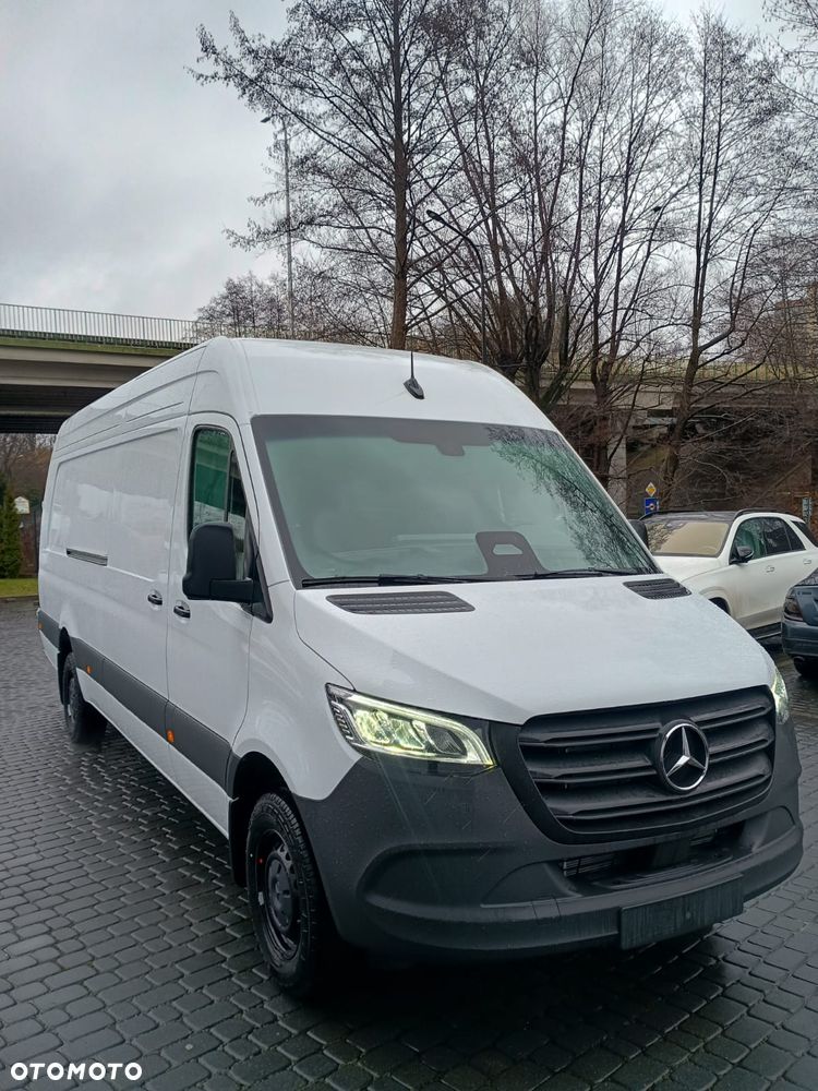 Mercedes-Benz Sprinter 319 furgon Ekstra długi - 2