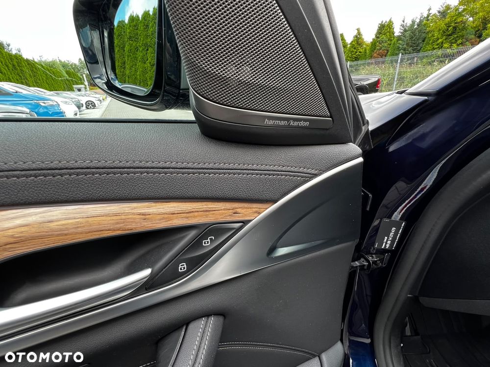 BMW Seria 5 M550i xDrive - 15