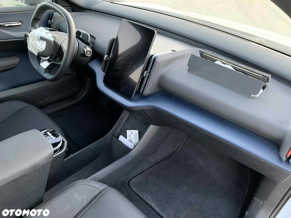 Volvo EX30 Single Motor Extended Range RWD Core - 11