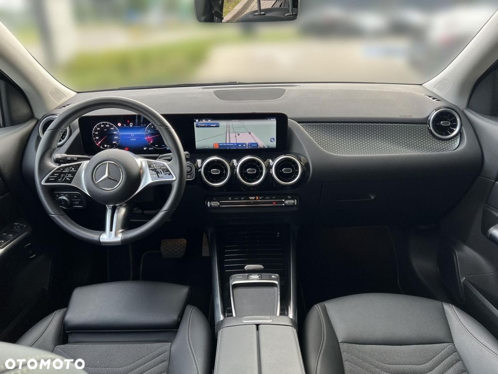 Mercedes-Benz GLA - 16