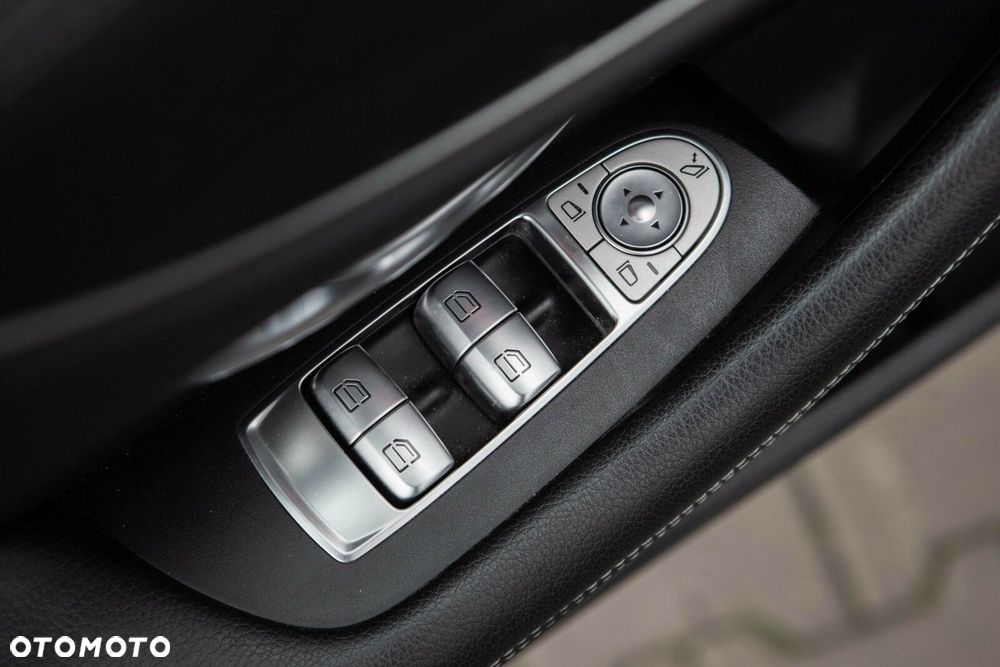 Mercedes-Benz Klasa E 200 9G-TRONIC - 18