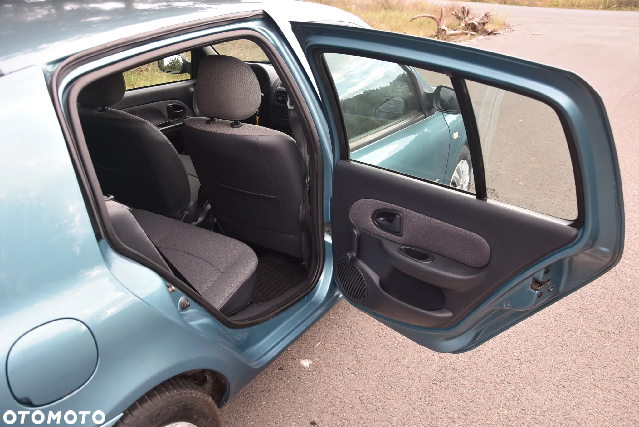 Renault Clio 1.2 16V 75 Collection - 12