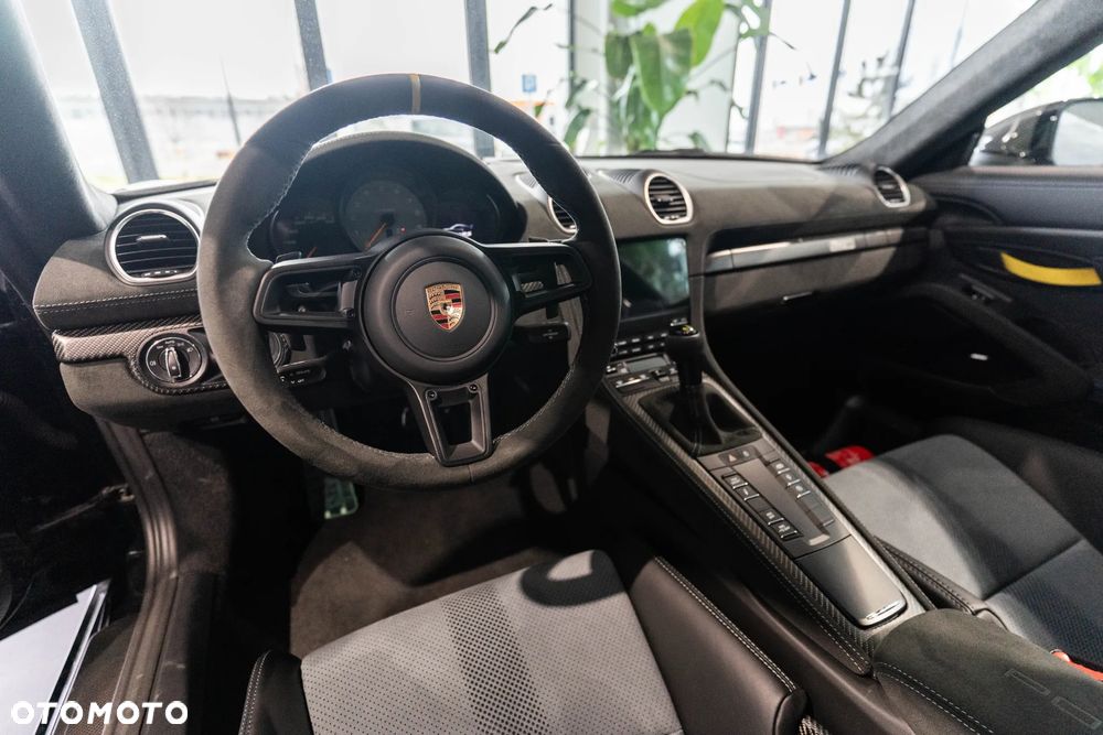Porsche 718 Cayman GPF GT4 RS PDK - 12