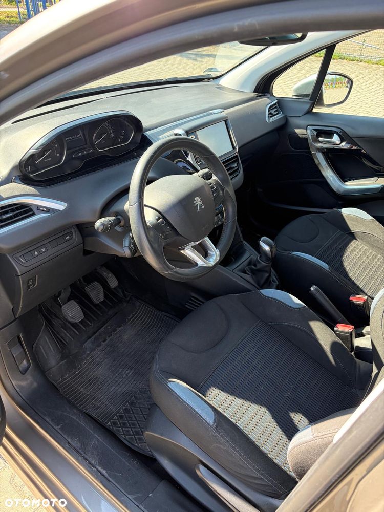 Peugeot 208 - 9