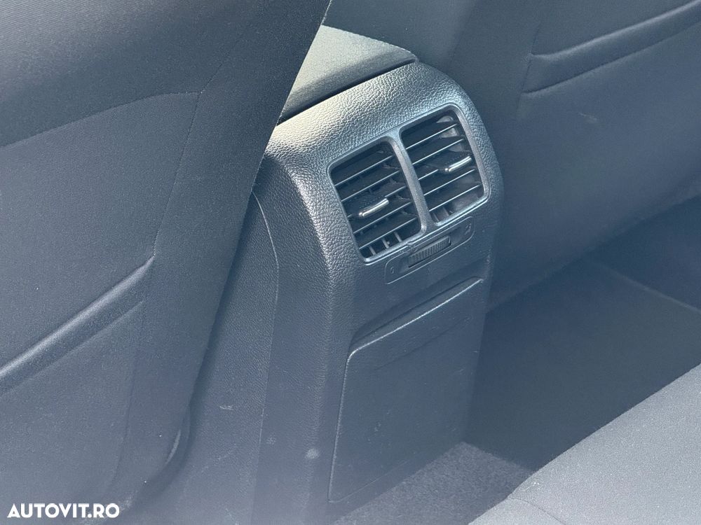 Volkswagen Golf 1.6 Comfortline - 29