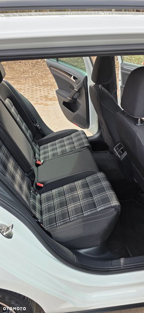 Volkswagen Golf - 10