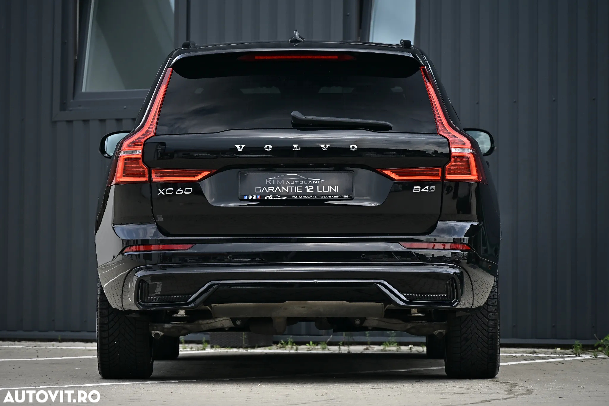 Volvo XC 60 B4 MHEV AT8 AWD R-Design - 4