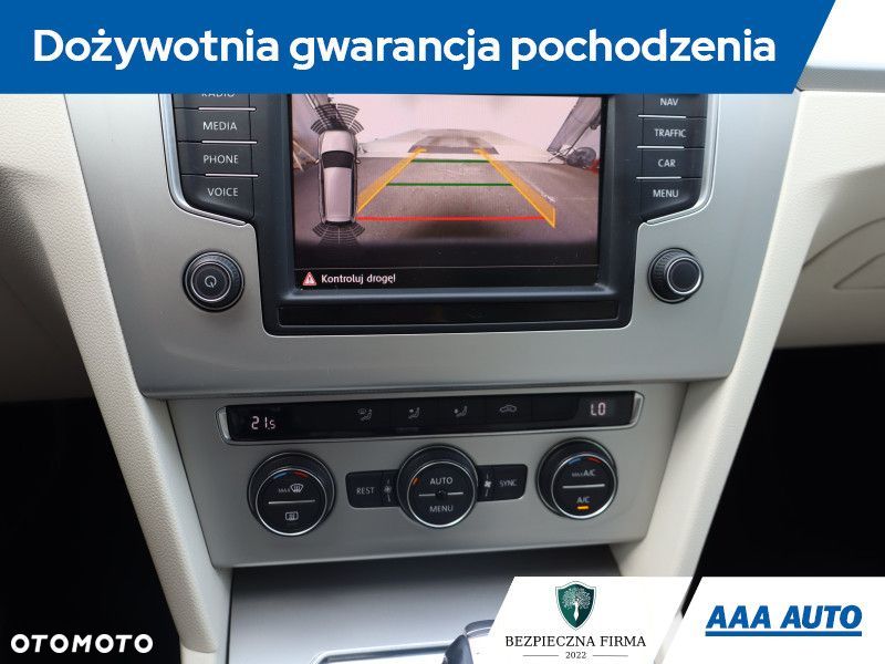 Volkswagen Passat - 22